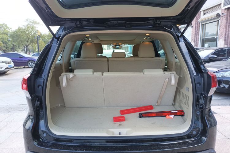 丰田 汉兰达 2021款 2.0T 四驱豪华版 7座机舱底盘23