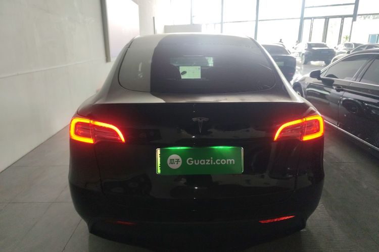 特斯拉 Model Y 2022款 后轮驱动版车身外观6