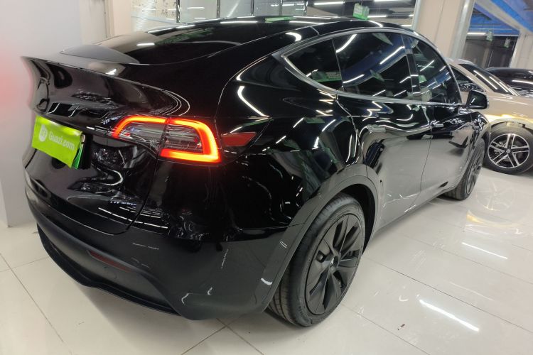特斯拉 Model Y 2022款 改款 后轮驱动版车身外观7