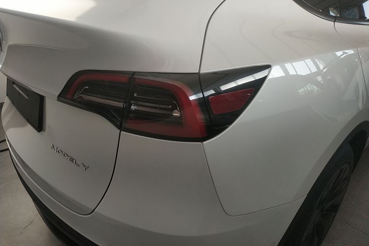 特斯拉 Model Y 2023款 后轮驱动版车身外观6006