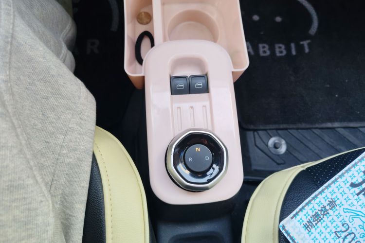 吉利银河 2023款 熊猫mini 200km 耐力熊中控内饰18