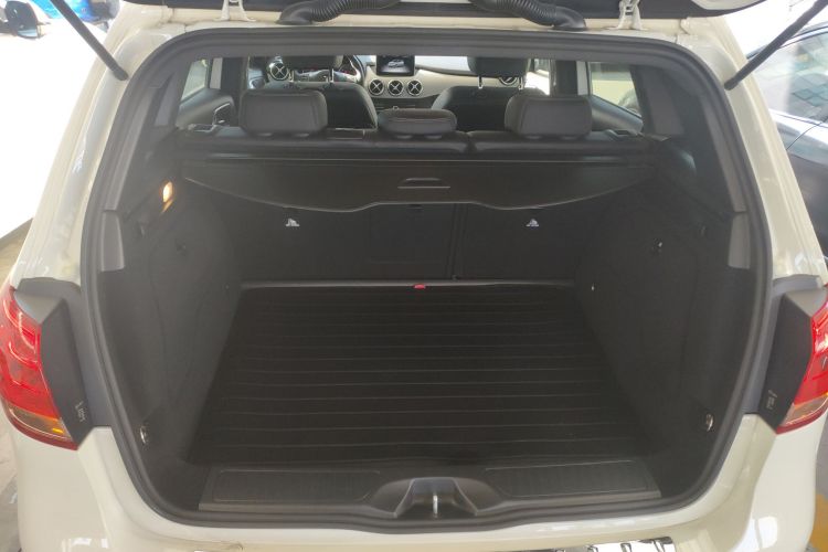 奔驰B级 2019款 B 200 动感型局部细节23