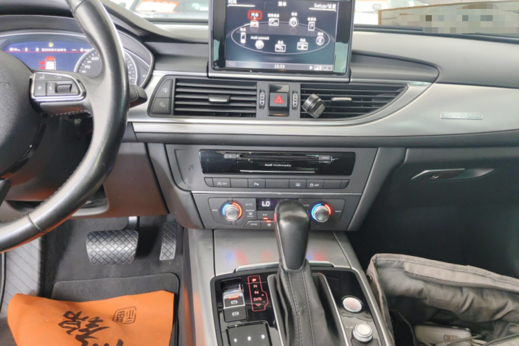 奥迪A6L 2016款 45 TFSI quattro 运动型中控内饰16