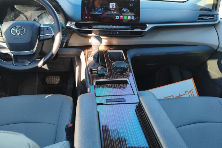 丰田 格瑞维亚 2023款 2.5L混动 豪华版局部细节18