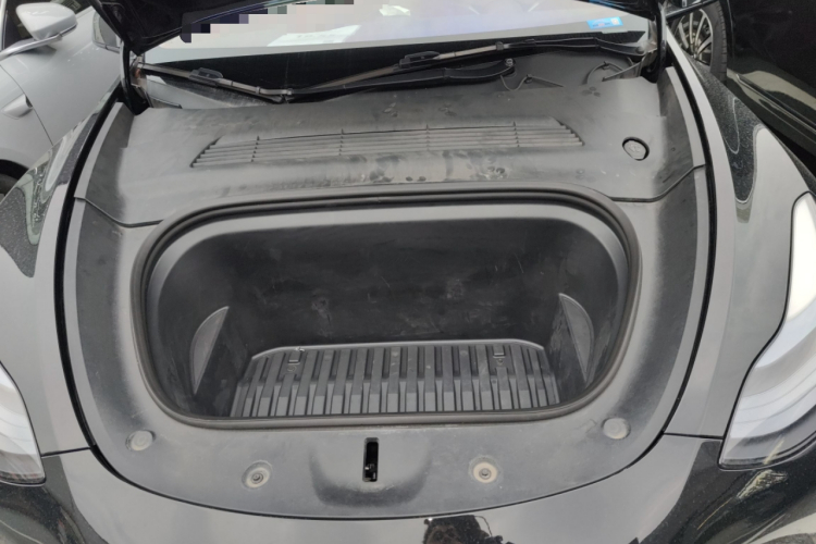 特斯拉 Model Y 2022款 Performance高性能全轮驱动版机舱底盘24