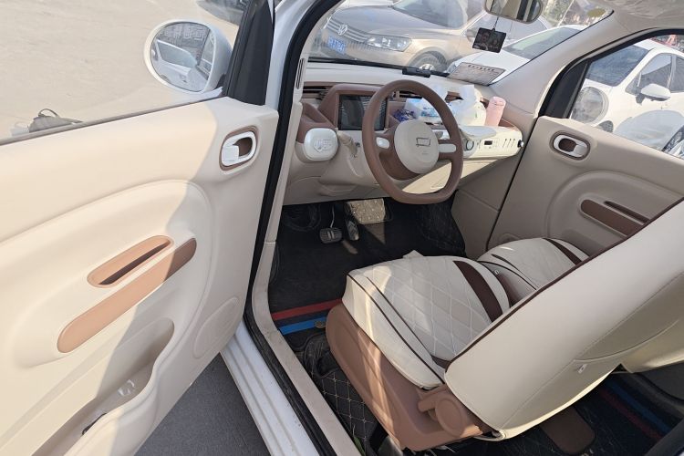 奔腾小马 2025款 222km 灵动马中控内饰20