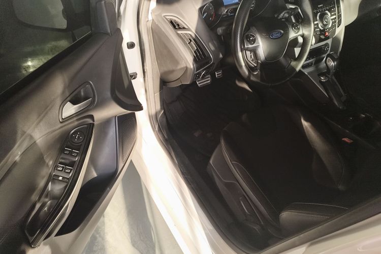 福特 福克斯 2012款 两厢 2.0L 自动豪华运动型中控内饰7003