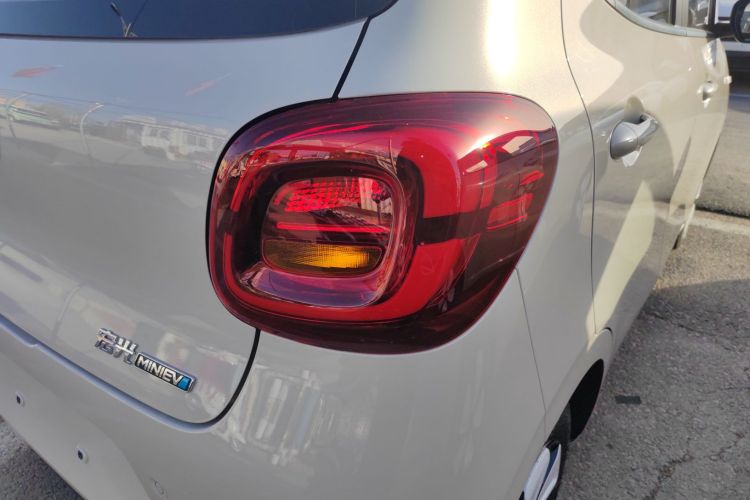 五菱汽车 宏光MINIEV 2025款 四门版 进阶款车身外观9