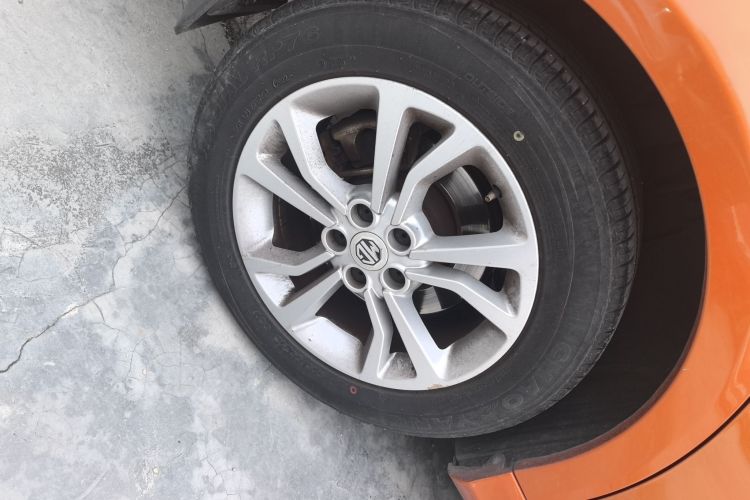 名爵 MG6 2014款 掀背 1.8L 自动驾值版车身外观6008