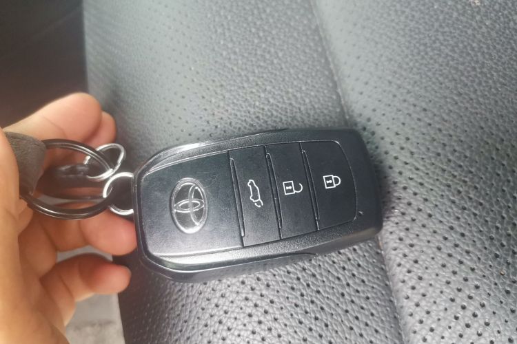 丰田 普拉多 2024款 2.4T 悍野WX版 6座中控内饰7001