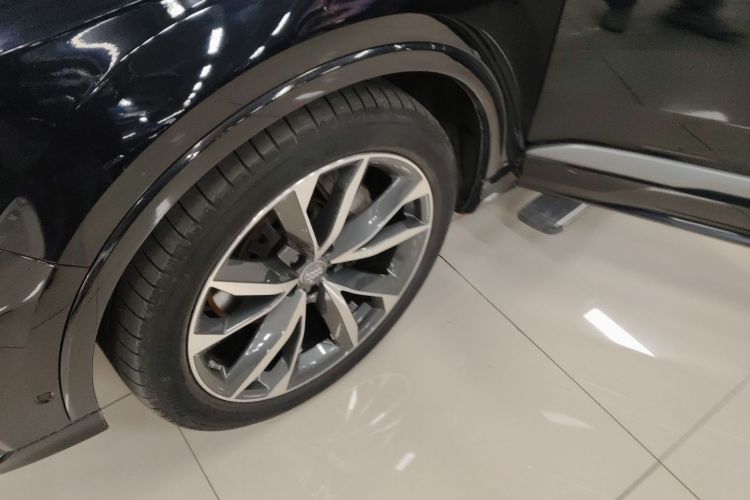 奥迪Q7 2020款 55 TFSI quattro S line运动型车身外观6007