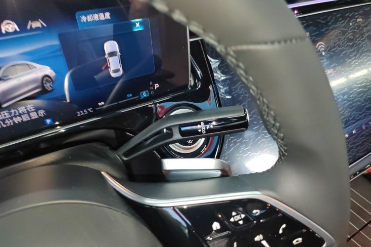 奔驰E级 2025款 改款 E 300 L 豪华型局部细节18