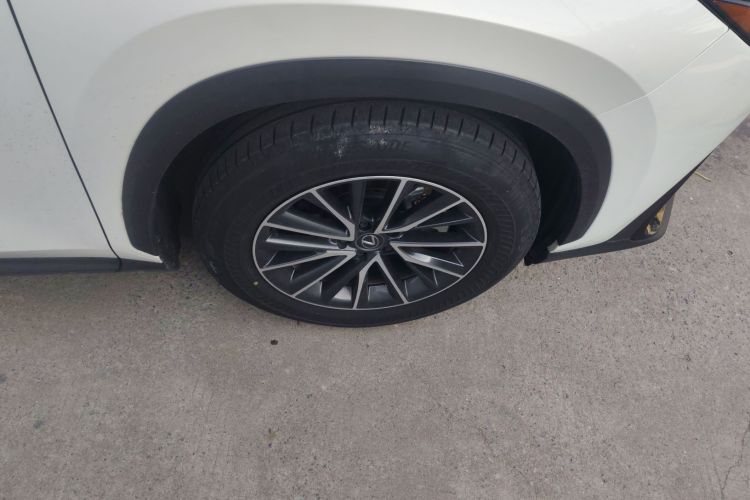 雷克萨斯NX 2023款 350h 前驱 创悦版车身外观10