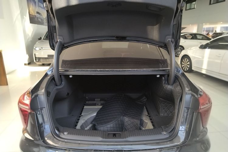 红旗H5 2024款 1.5T DCT智联旗韵版机舱底盘23