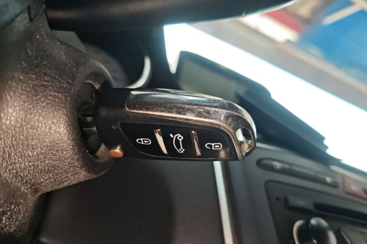 标致308 2014款 乐享版 经典 1.6L 自动优尚型中控内饰7001