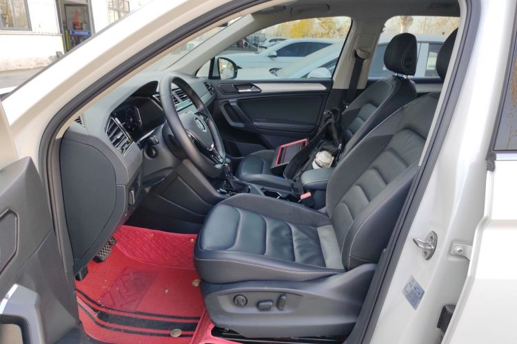 大众 途观L 2020款 330TSI 自动两驱智动豪华版 国VI中控内饰19