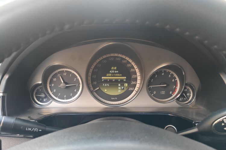 奔驰E级 2012款 E 300 L 时尚型中控内饰14