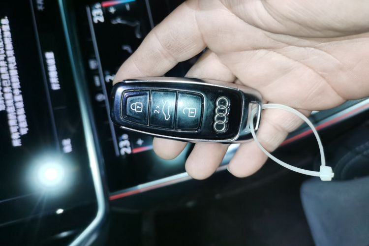 奥迪A6L 2023款 40 TFSI 豪华动感型中控内饰7001