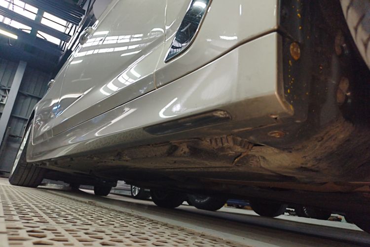 宝马5系 2018款 525Li 豪华套装机舱底盘29