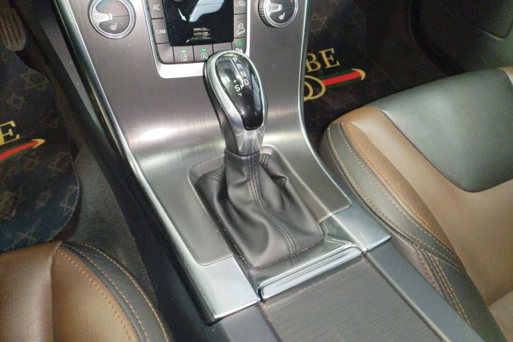 沃尔沃XC60 2015款 T5 AWD 智远版中控内饰18