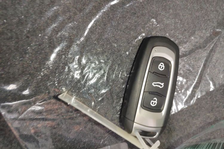 吉利银河 2025款 210km 熊猫骑士中控内饰7001