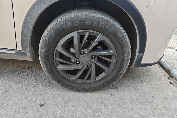 哪吒汽车 哪吒AYA 2023款 318 Lite车身外观10