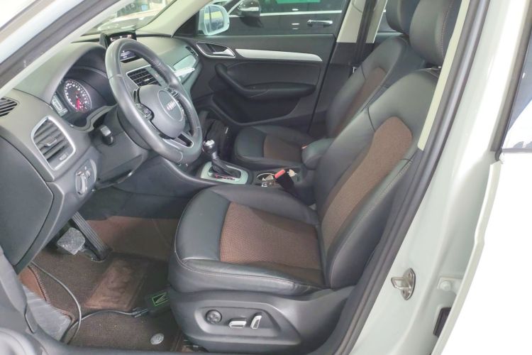 奥迪Q3 2018款 30周年年型 30 TFSI 时尚型中控内饰19