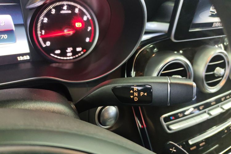 奔驰GLC 2017款 GLC 260 4MATIC 动感型中控内饰18