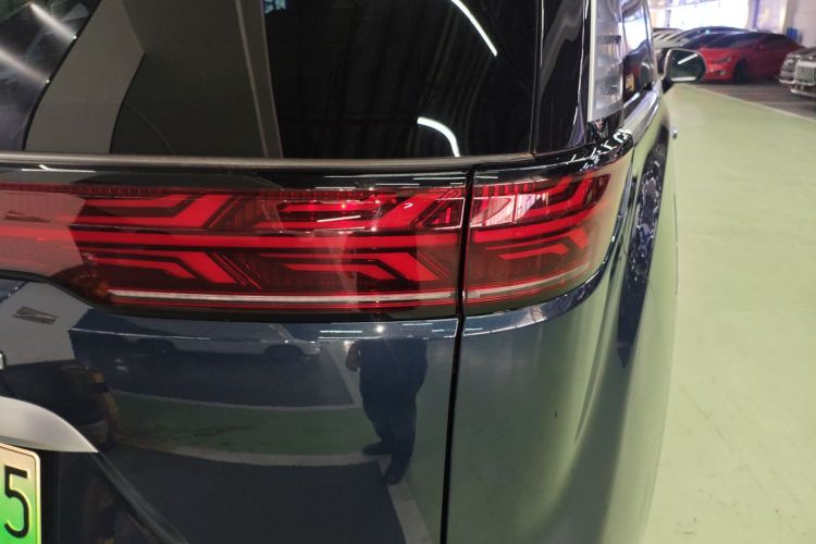 腾势D9 2022款 DM-i 970 四驱尊荣型车身外观9