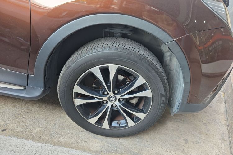 丰田 RAV4荣放 2015款 2.5L 自动四驱精英版车身外观10