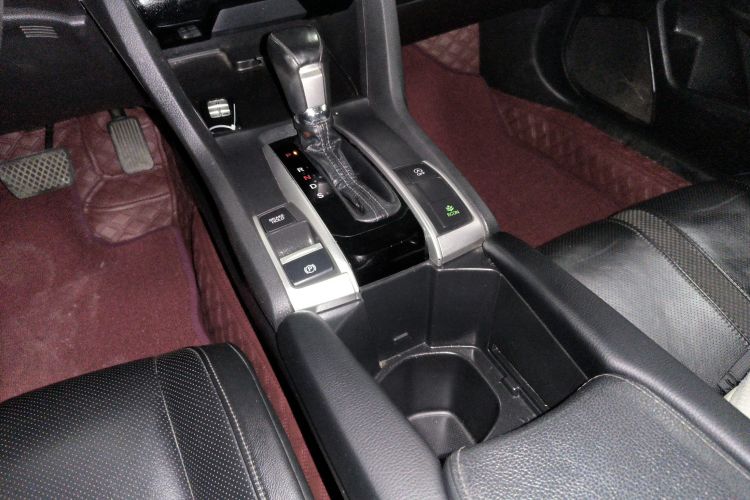 本田 思域 2019款 220TURBO CVT劲擎版 国VI局部细节18