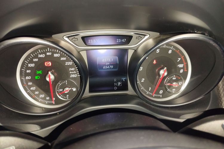 奔驰GLA 2019款 GLA 200 动感型中控内饰15