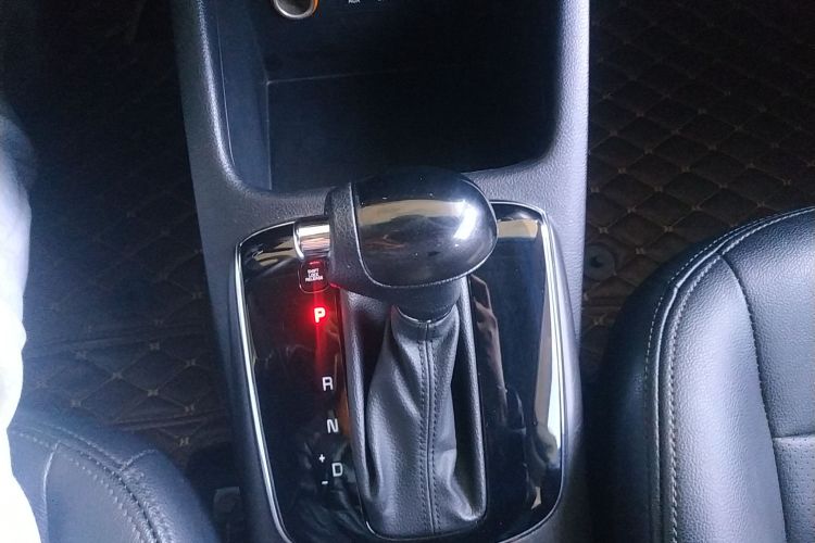 起亚K3 2017款  1.6L 自动15周年特别版GLS中控内饰18