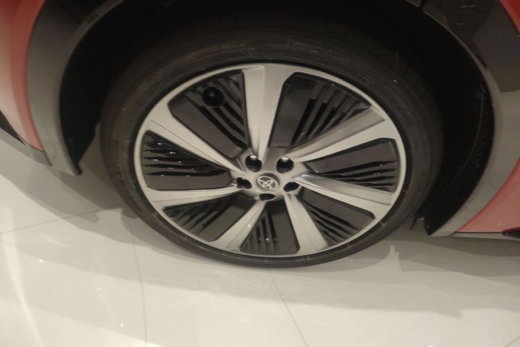 丰田bZ5 2025款 550 PRO智行版车身外观6008