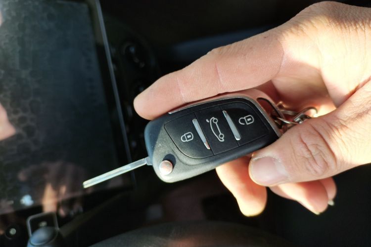 标致301 2016款 1.6L 手动舒适版中控内饰11