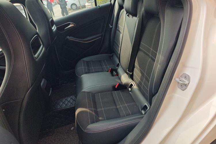 奔驰A级(进口) 2015款 A 200 时尚型中控内饰7004