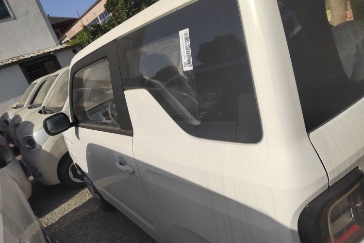 吉利银河 2024款 熊猫mini 200km 耐力熊车身外观4