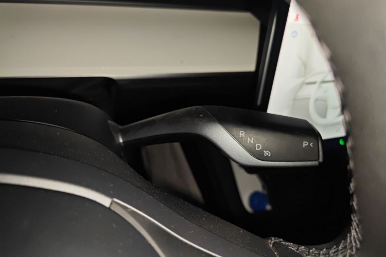 特斯拉 Model Y 2022款 长续航全轮驱动版中控内饰18