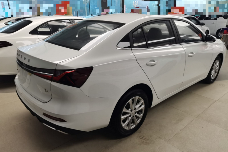 荣威i5 2023款 1.5L CVT豪华版车身外观7