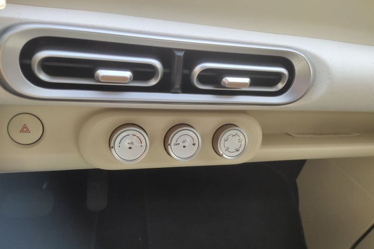 五菱汽车 宏光MINIEV 2024款 第三代 215km 青春版中控内饰16