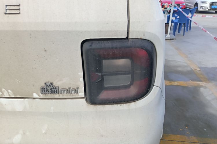 吉利银河 2024款 熊猫mini 200km 龙腾PRO版车身外观9