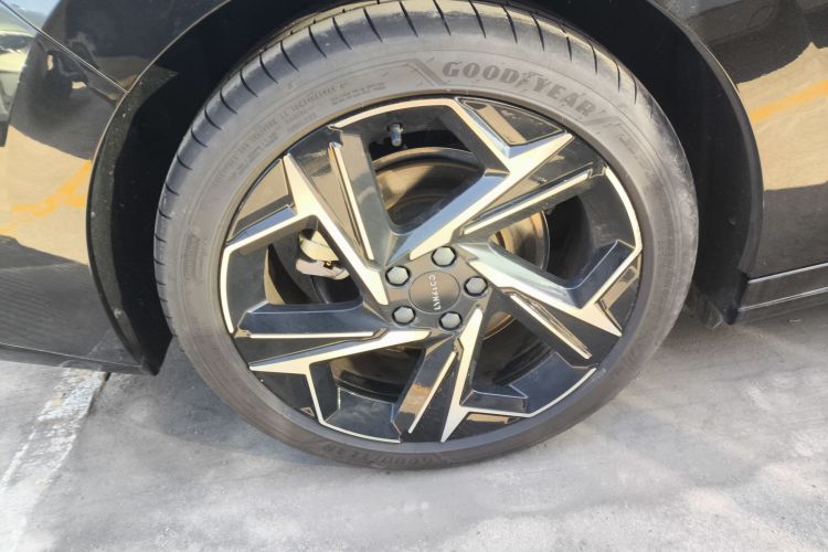 领克07 2024款 EM-P 126长续航 Ultra车身外观6008