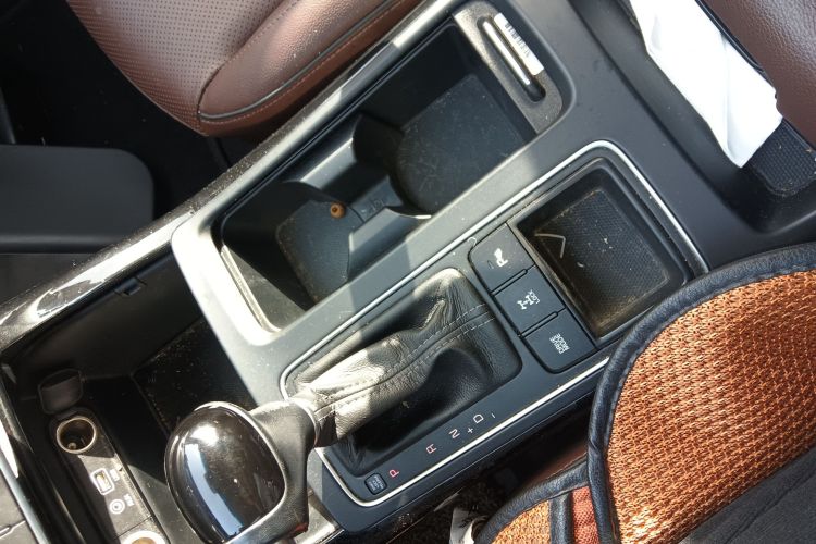 起亚 2015款 索兰托L 2.4L 汽油4WD精英版 5座 国V中控内饰18