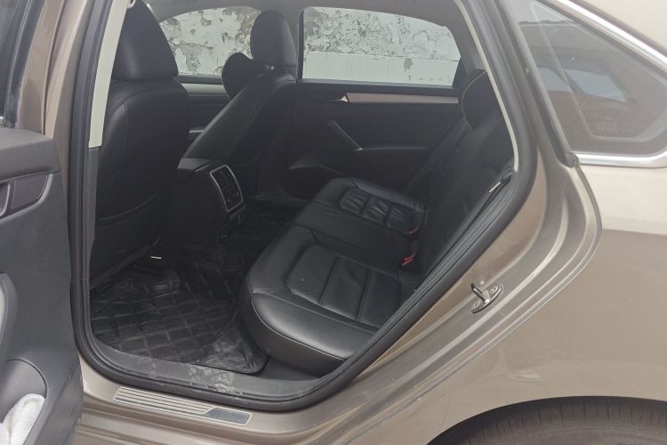 大众 帕萨特 2013款 1.8TSI DSG尊荣版中控内饰7004