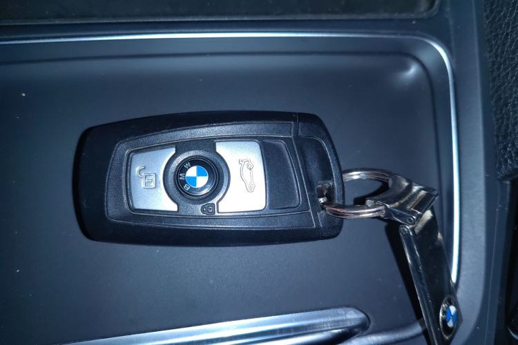 宝马3系 2019款 320Li 时尚型中控内饰7001