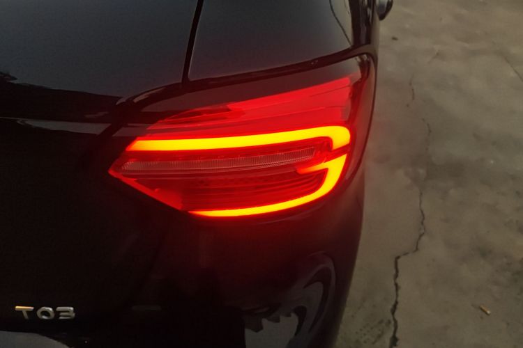 零跑汽车 零跑T03 2021款 400轻享版 三元锂车身外观9