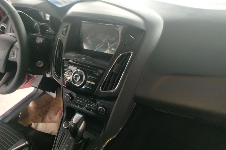 福特 福克斯 2017款 两厢 1.6L 自动风尚型智行版中控内饰16