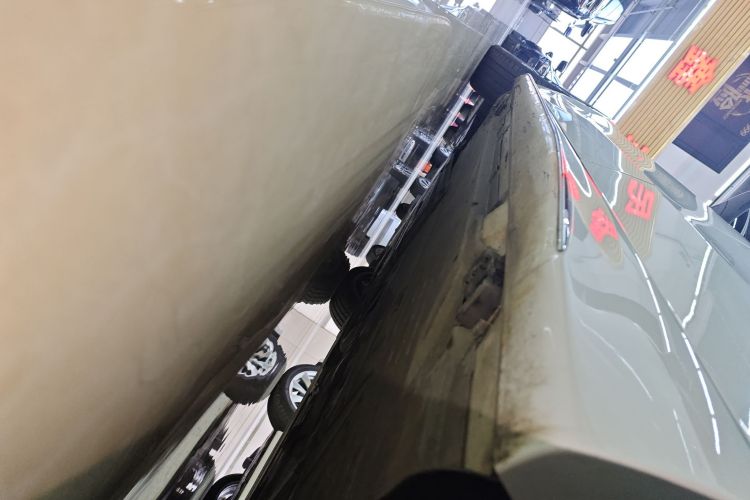 奔驰C级 2023款 改款二 C 260 L 运动版局部细节9002