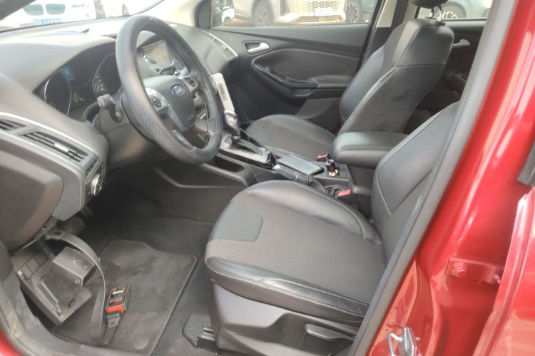 福特 福克斯 2012款 三厢 1.6L 自动风尚型中控内饰19