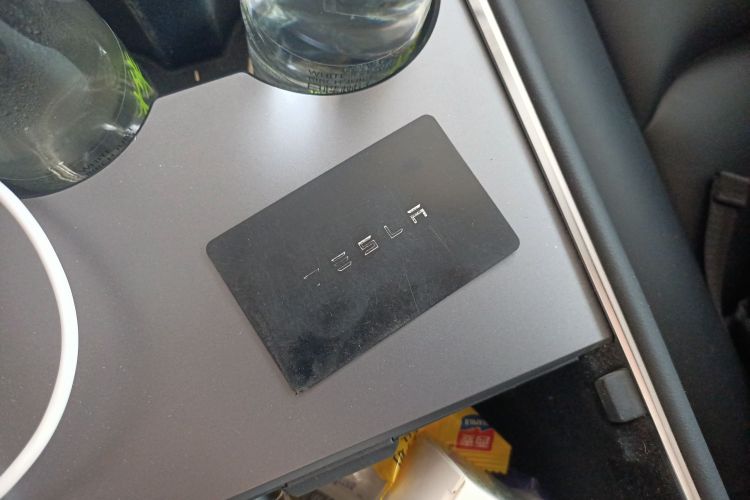 特斯拉 Model Y 2021款 长续航全轮驱动版中控内饰7001